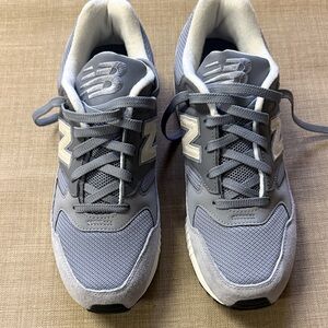 New Balance Men's Blue and Gray Sneakers